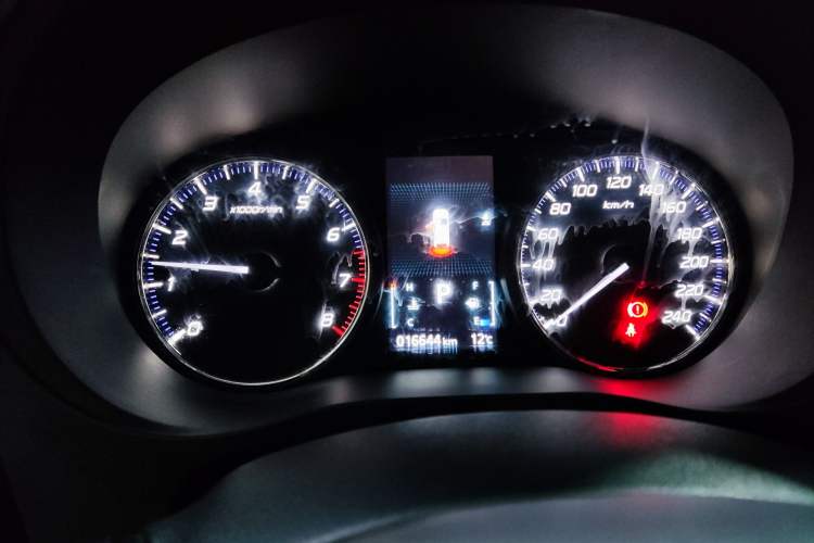 Used Mitsubishi Outlander 2020 2.0L Two-Wheel Drive Enjoyment Version 5 Seats Odometer Close Up