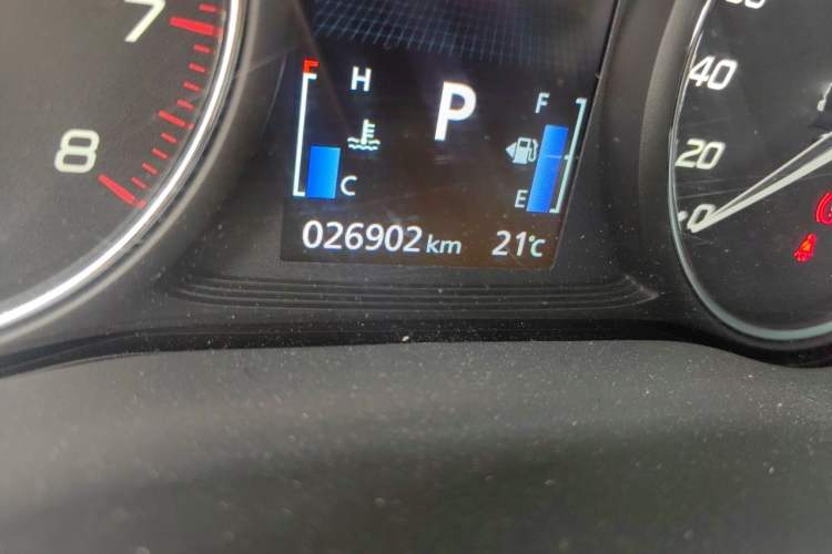 Used Mitsubishi Outlander 2020 2.0L Two-Wheel Drive Enjoyment Version 5 Seats Odometer Close Up