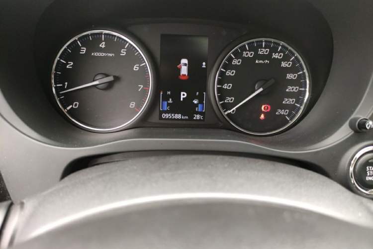 Used Mitsubishi Outlander 2020 2.0L Two-Wheel Drive Enjoyment Version 5 Seats Odometer Close Up
