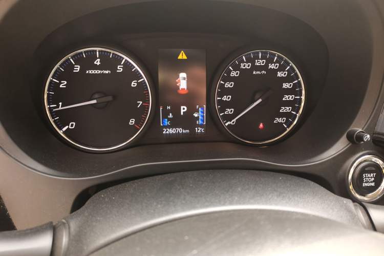 Used Mitsubishi Outlander 2020 2.0L Two-Wheel Drive Enjoyment Version 5 Seats Odometer Close Up