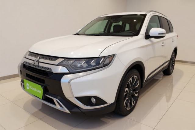 Ojetý Mitsubishi Outlander 2020 2.4L 4x4 Zhi Xiang Edition 5 Seats