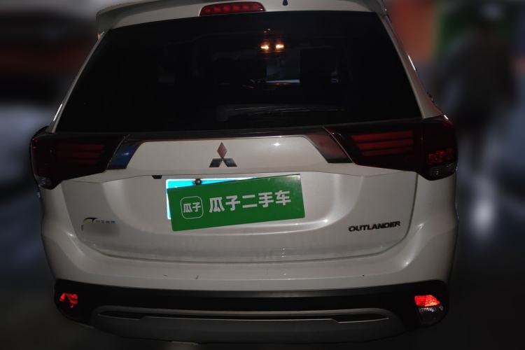 Used Mitsubishi Outlander 2020 2.0L Two-Wheel Drive Comfort Edition 7-Seater Rear