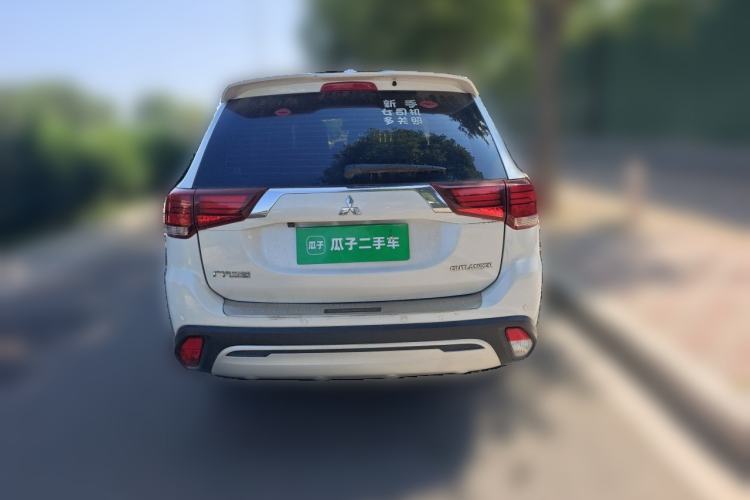 Used Mitsubishi Outlander 2020 2.0L Two-Wheel Drive Comfort Edition 7-Seater Rear