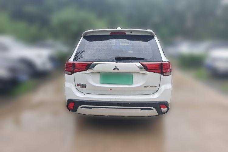 Used Mitsubishi Outlander 2020 2.0L Two-Wheel Drive Enjoyment Version 5 Seats Rear