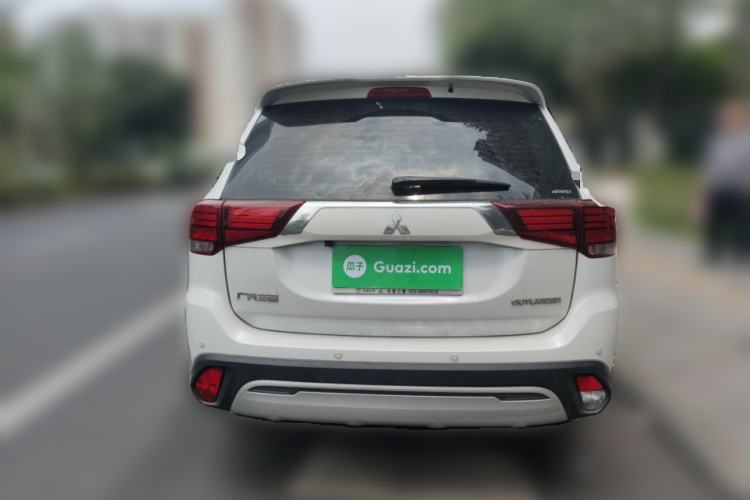 Used Mitsubishi Outlander 2020 2.4L 4x4 Zhi Xiang Edition 5 Seats Rear