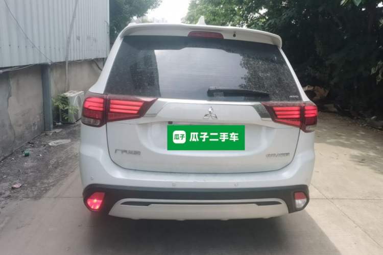 Used Mitsubishi Outlander 2020 2.4L 4x4 Zhi Xiang Edition 5 Seats Rear