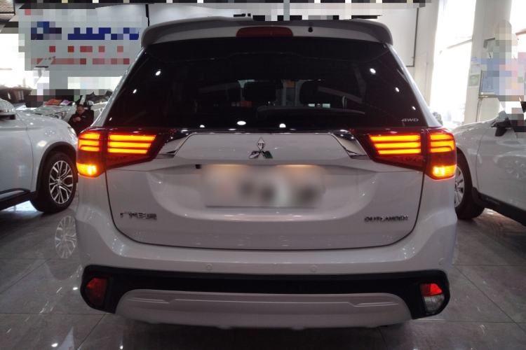 Used Mitsubishi Outlander 2020 2.4L 4x4 Zhi Xiang Edition 5 Seats Rear