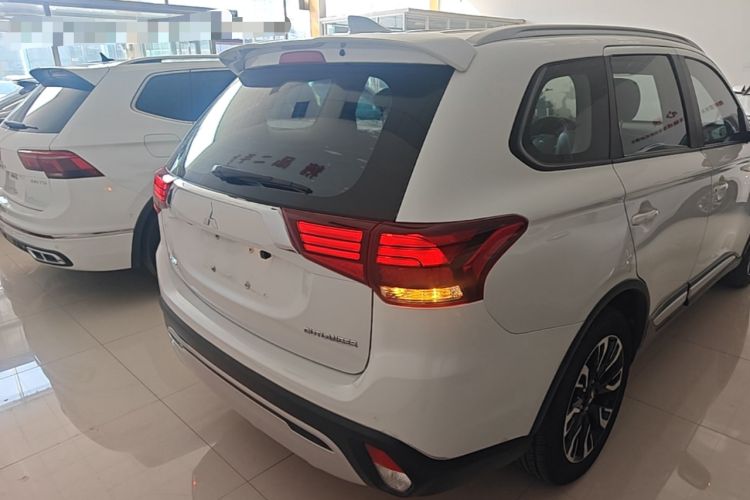 Used Mitsubishi Outlander 2020 2.0L Two-Wheel Drive Comfort Edition 7-Seater Rear