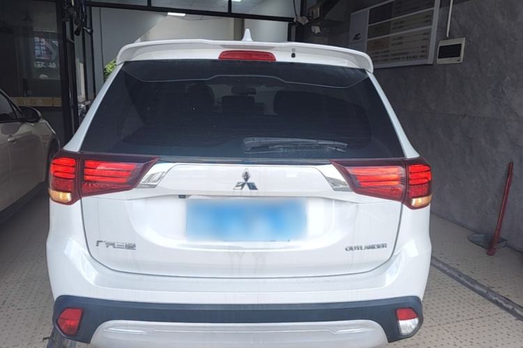 Used Mitsubishi Outlander 2020 2.0L Two-Wheel Drive Enjoyment Version 5 Seats Rear