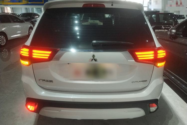 Used Mitsubishi Outlander 2020 2.4L 4x4 Zhi Xiang Edition 5 Seats Rear
