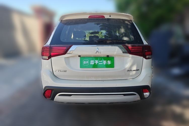 Used Mitsubishi Outlander 2020 2.0L Two-Wheel Drive Enjoyment Version 5 Seats Rear