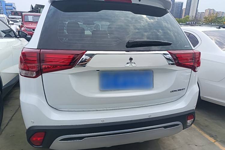 Used Mitsubishi Outlander 2020 2.4L 4x4 Zhi Xiang Edition 7-Seater Rear