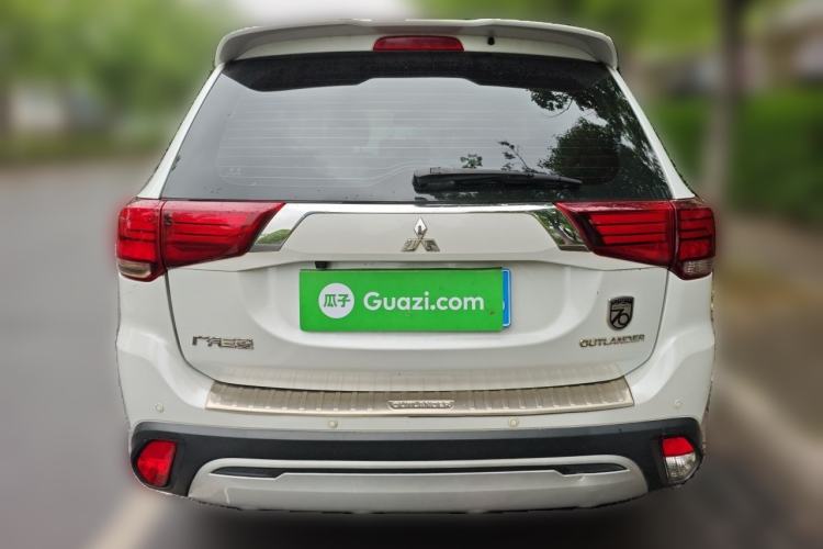 Used Mitsubishi Outlander 2020 2.0L Two-Wheel Drive Enjoyment Version 5 Seats Rear