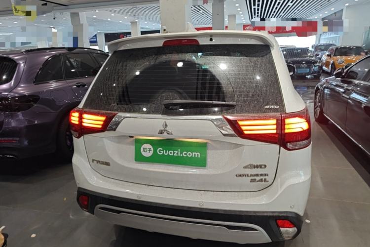 Used Mitsubishi Outlander 2020 2.4L 4x4 Zhi Xiang Edition 5 Seats Rear