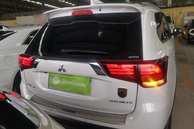 Used Mitsubishi Outlander 2020 2.4L 4x4 Zhi Xiang Edition 5 Seats Rear
