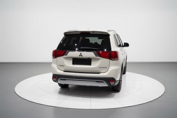 Used Mitsubishi Outlander 2020 2.0L Two-Wheel Drive Enjoyment Version 5 Seats Rear