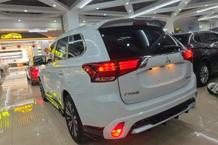 Used Mitsubishi Outlander 2020 2.4L 4x4 Zhi Xiang Edition 5 Seats Rear Left 45 Deg