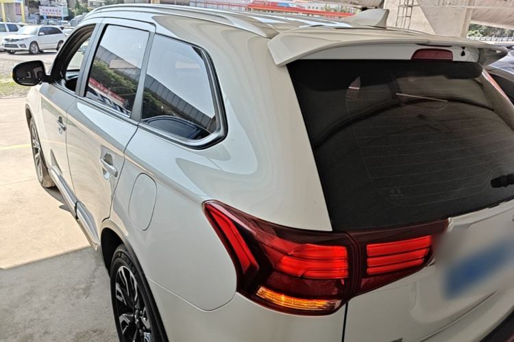 Used Mitsubishi Outlander 2020 2.0L Two-Wheel Drive Enjoyment Version 5 Seats Rear Left 45 Deg