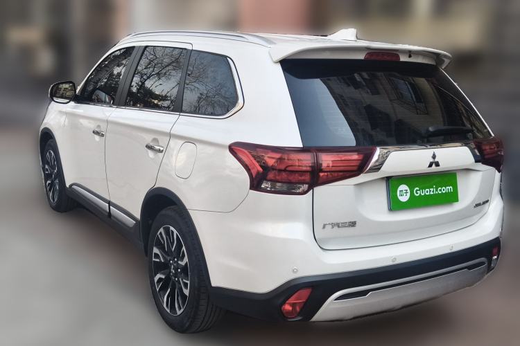 Used Mitsubishi Outlander 2020 2.4L 4x4 Zhi Xiang Edition 5 Seats Rear Left 45 Deg