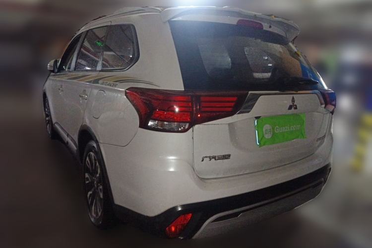Used Mitsubishi Outlander 2020 2.0L Two-Wheel Drive Comfort Edition 7-Seater Rear Left 45 Deg