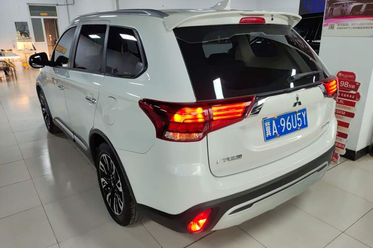 Used Mitsubishi Outlander 2020 2.0L Two-Wheel Drive Enjoyment Version 5 Seats Rear Left 45 Deg