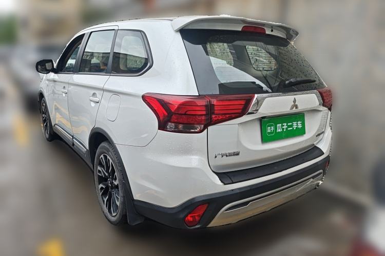 Used Mitsubishi Outlander 2020 2.0L Two-Wheel Drive Comfort Edition 5 Seats Rear Left 45 Deg