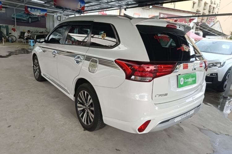 Used Mitsubishi Outlander 2020 2.0L Two-Wheel Drive Comfort Edition 7-Seater Rear Left 45 Deg