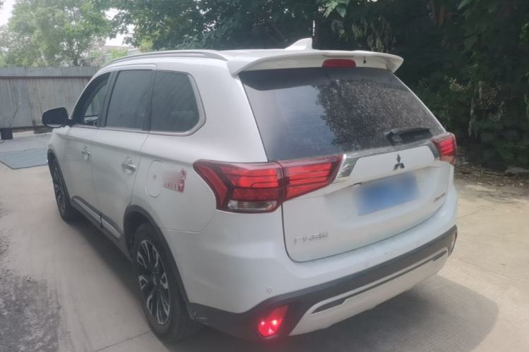 Used Mitsubishi Outlander 2020 2.4L 4x4 Zhi Xiang Edition 5 Seats Rear Left 45 Deg