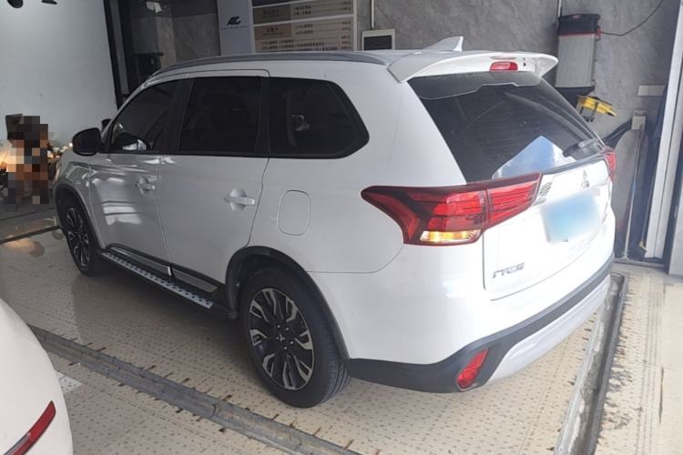 Used Mitsubishi Outlander 2020 2.0L Two-Wheel Drive Enjoyment Version 5 Seats Rear Left 45 Deg