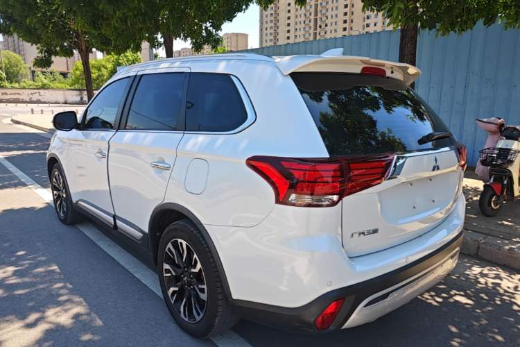 Used Mitsubishi Outlander 2020 2.4L 4x4 Zhi Xiang Edition 7-Seater Rear Left 45 Deg