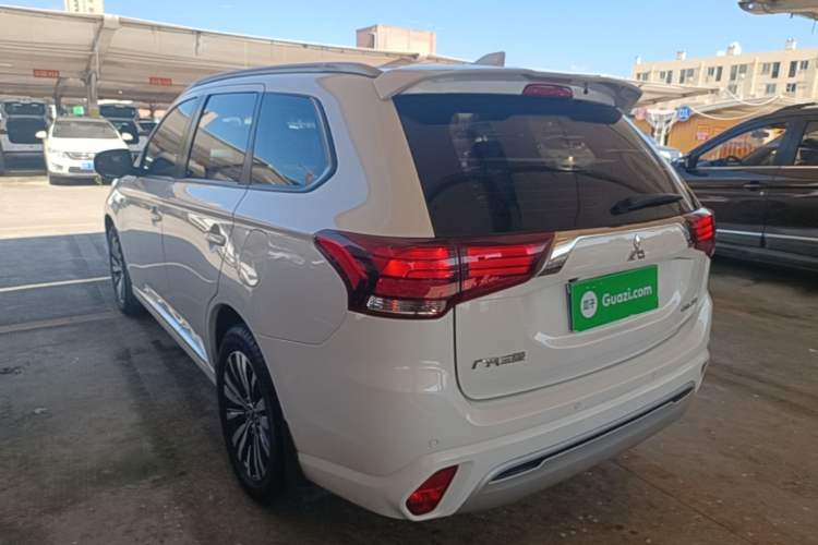 Used Mitsubishi Outlander 2020 2.0L Two-Wheel Drive Comfort Edition 5 Seats Rear Left 45 Deg