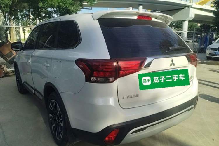 Used Mitsubishi Outlander 2020 2.0L Two-Wheel Drive Comfort Edition 5 Seats Rear Left 45 Deg