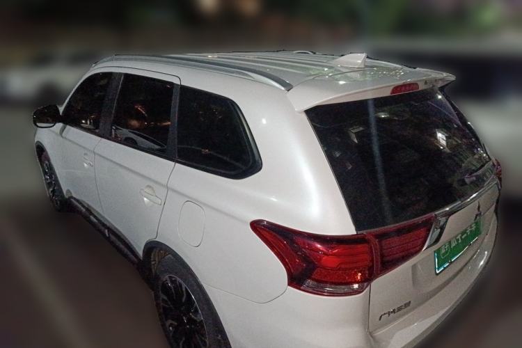 Used Mitsubishi Outlander 2020 2.0L Two-Wheel Drive Comfort Edition 7-Seater Rear Left 45 Deg