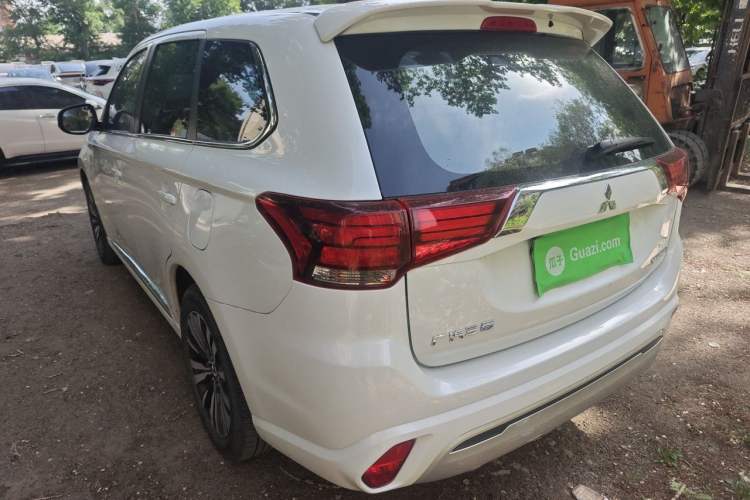 Used Mitsubishi Outlander 2020 2.0L Two-Wheel Drive Comfort Edition 5 Seats Rear Left 45 Deg