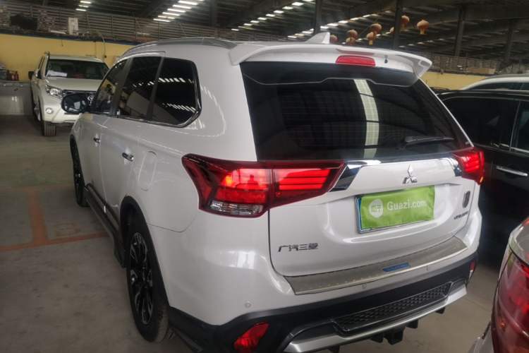 Used Mitsubishi Outlander 2020 2.4L 4x4 Zhi Xiang Edition 5 Seats Rear Left 45 Deg