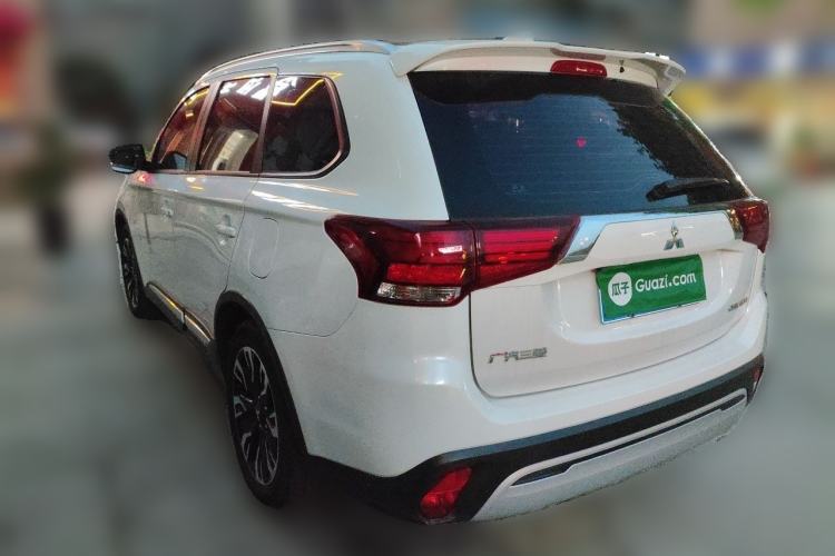 Used Mitsubishi Outlander 2020 2.0L Two-Wheel Drive Enjoyment Version 5 Seats Rear Left 45 Deg