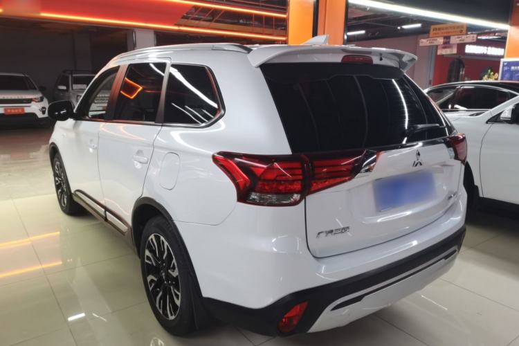 Used Mitsubishi Outlander 2020 2.0L Two-Wheel Drive Comfort Edition 5 Seats Rear Left 45 Deg