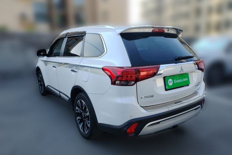 Used Mitsubishi Outlander 2020 2.4L 4x4 Zhi Xiang Edition 5 Seats Rear Left 45 Deg