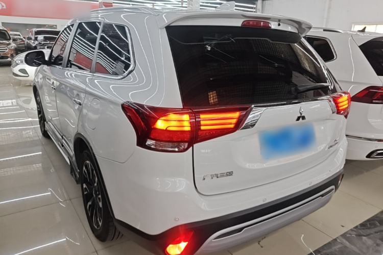 Used Mitsubishi Outlander 2020 2.4L 4x4 Zhi Xiang Edition 5 Seats Rear Left 45 Deg