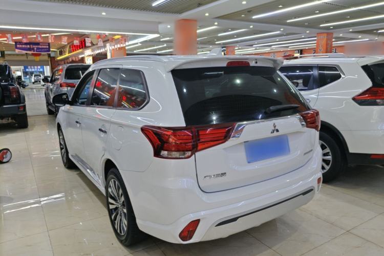 Used Mitsubishi Outlander 2020 2.0L Two-Wheel Drive Enjoyment Version 5 Seats Rear Left 45 Deg