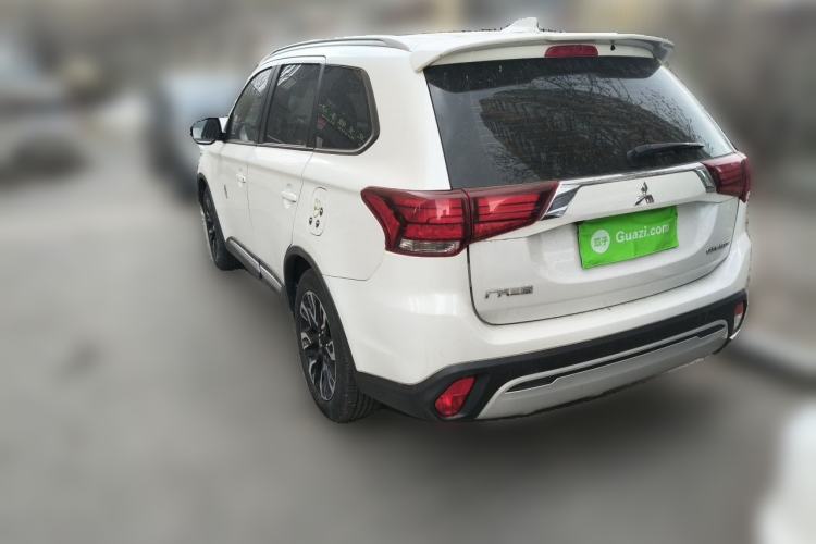 Used Mitsubishi Outlander 2020 2.0L Two-Wheel Drive Enjoyment Version 5 Seats Rear Left 45 Deg