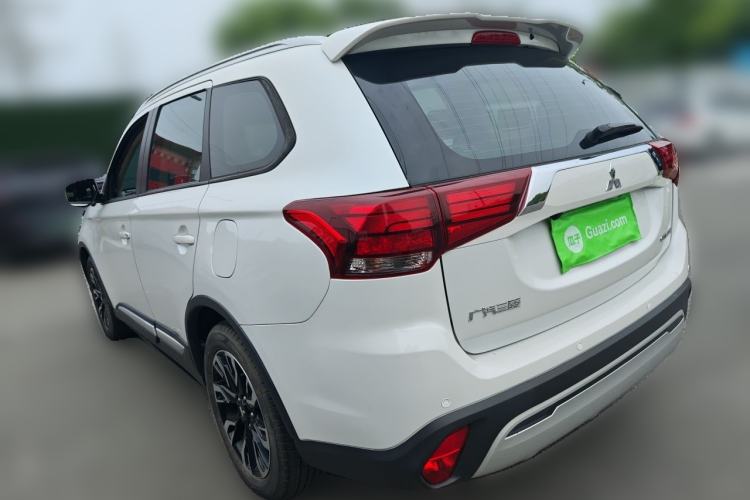 Used Mitsubishi Outlander 2020 2.0L Two-Wheel Drive Enjoyment Version 5 Seats Rear Left 45 Deg