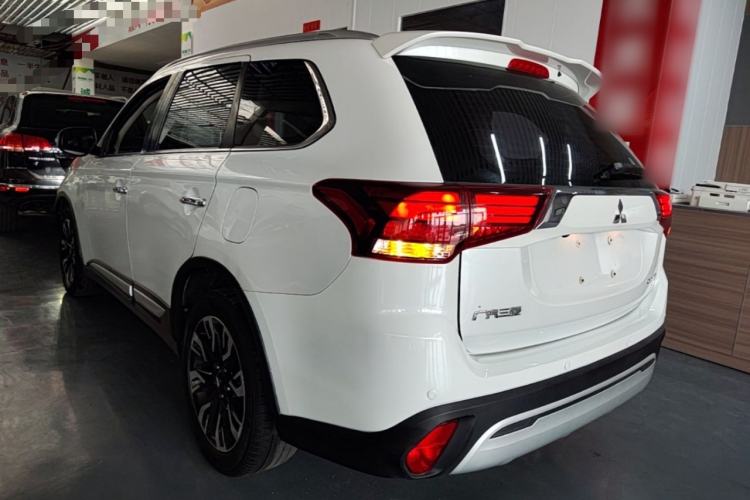 Used Mitsubishi Outlander 2020 2.4L 4x4 Zhi Xiang Edition 7-Seater Rear Left 45 Deg