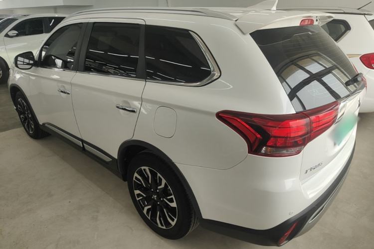 Used Mitsubishi Outlander 2020 2.4L 4x4 Zhi Xiang Edition 7-Seater Rear Left 45 Deg