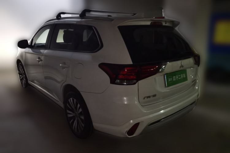 Used Mitsubishi Outlander 2020 2.0L Two-Wheel Drive Comfort Edition 7-Seater Rear Left 45 Deg