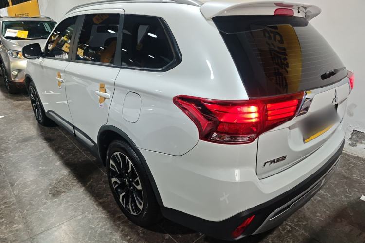 Used Mitsubishi Outlander 2020 2.0L Two-Wheel Drive Enjoyment Version 5 Seats Rear Left 45 Deg