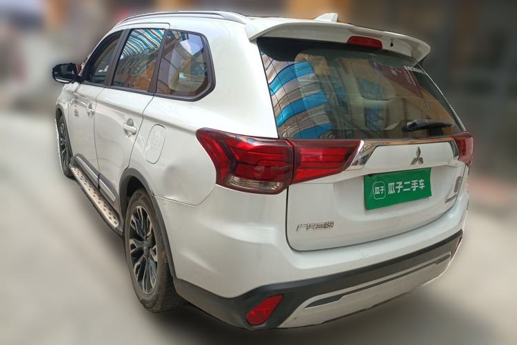 Used Mitsubishi Outlander 2020 2.0L Two-Wheel Drive Enjoyment Version 5 Seats Rear Left 45 Deg
