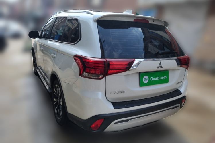 Used Mitsubishi Outlander 2020 2.0L Two-Wheel Drive Enjoyment Version 5 Seats Rear Left 45 Deg