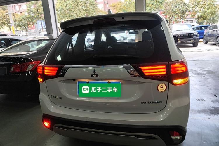 Used Mitsubishi Outlander 2020 2.0L Two-Wheel Drive Comfort Edition 7-Seater Rear