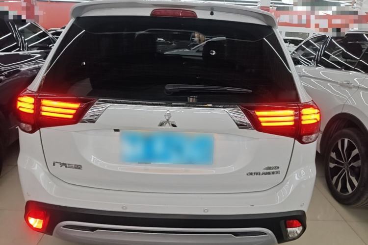 Used Mitsubishi Outlander 2020 2.4L 4x4 Zhi Xiang Edition 5 Seats Rear
